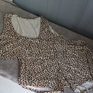 SHEIN Curve Leopard Print Top and Shorts Set